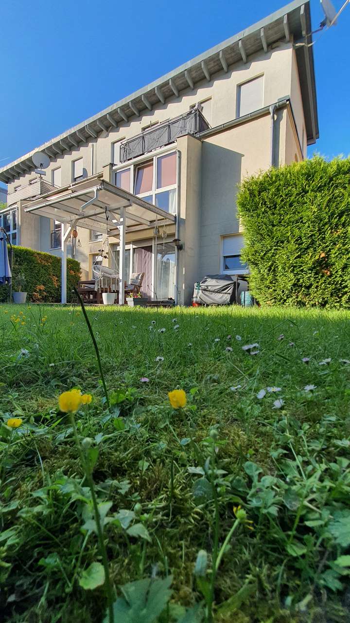 OF-STADTRAND:  2 Fam.Haus mit Garten