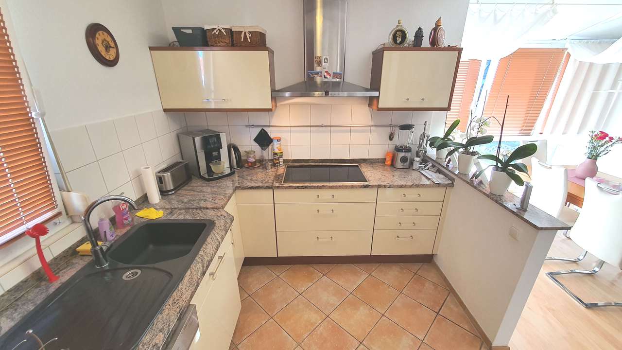 OF-STADTRAND:  2 Fam.Haus mit Garten