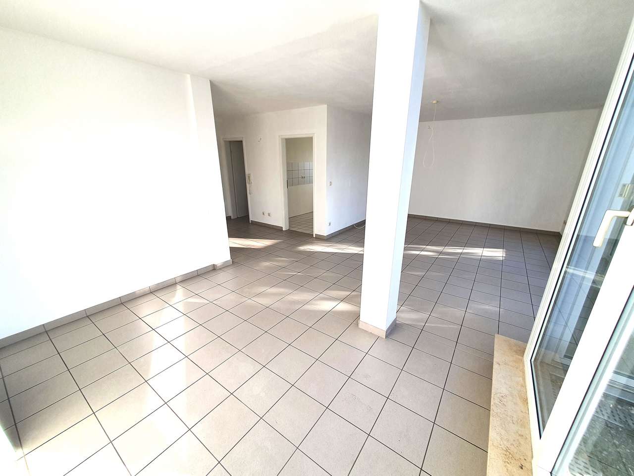 RÖDERMARK: Super große 2 ZW m. Sonnenterrasse