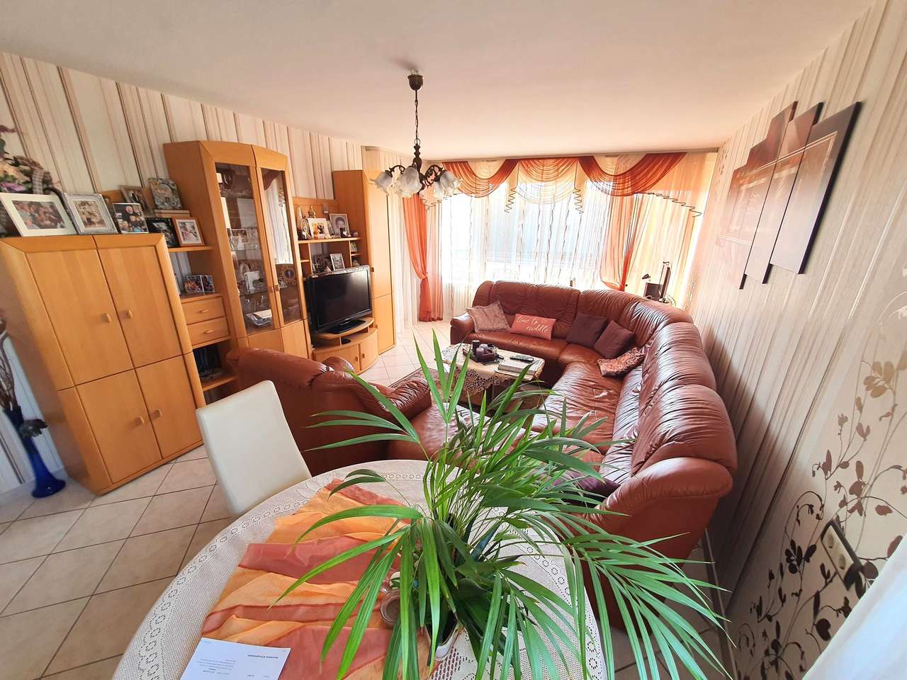 OBERTSHAUSEN:  Gewerbliche 3 Zi m. Sonnenbalkon u. kompl.EBK