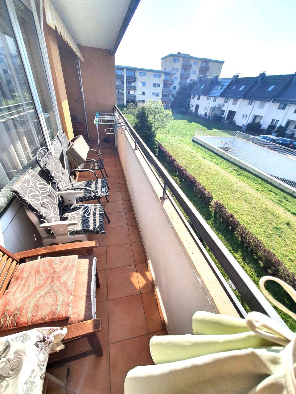 OBERTSHAUSEN:  Gewerbliche 3 Zi m. Sonnenbalkon u. kompl.EBK