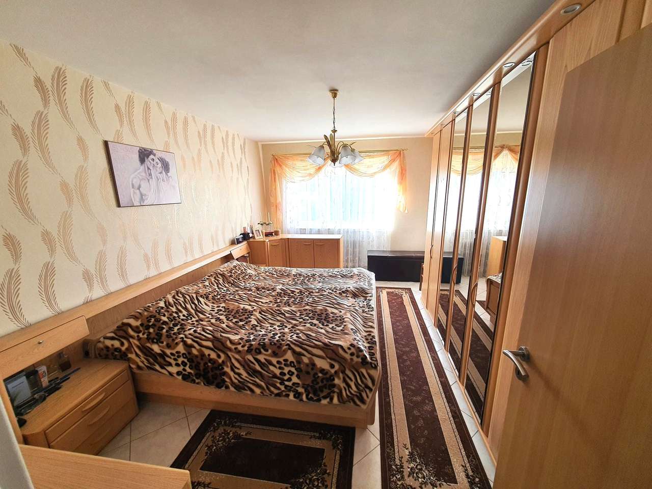 OBERTSHAUSEN:  Gewerbliche 3 Zi m. Sonnenbalkon u. kompl.EBK