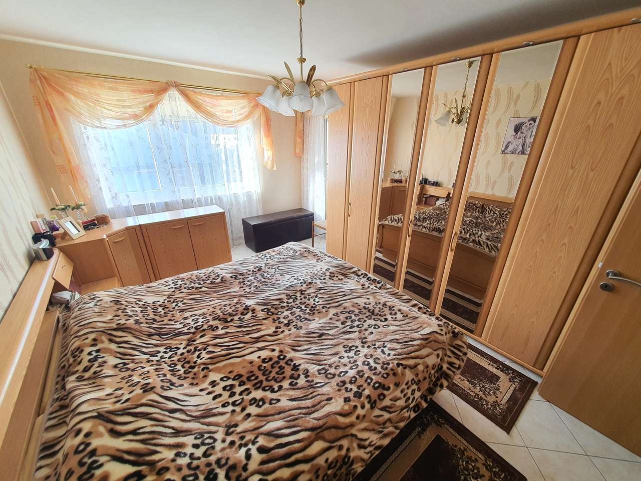 OBERTSHAUSEN:  Gewerbliche 3 Zi m. Sonnenbalkon u. kompl.EBK