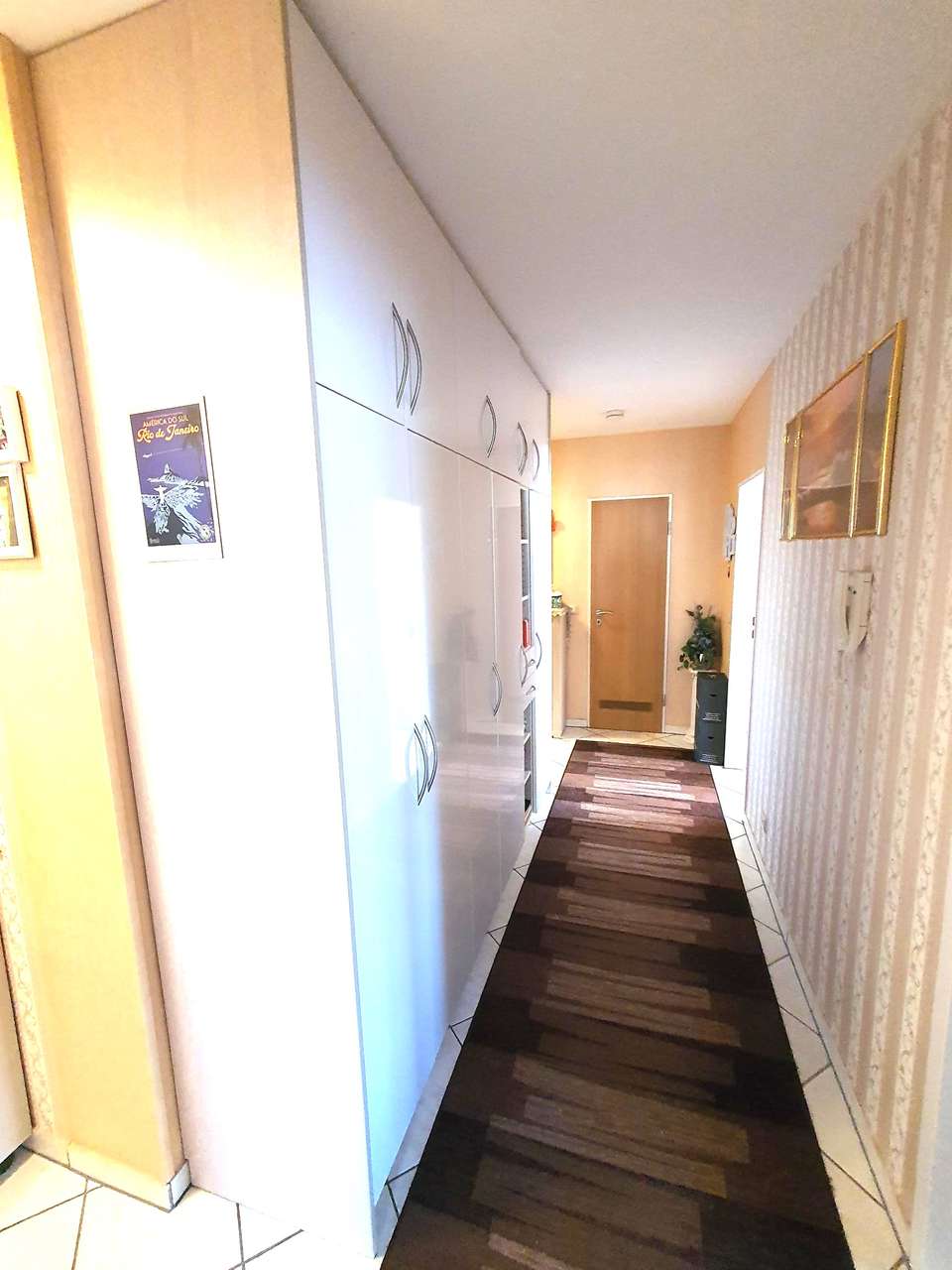 OBERTSHAUSEN:  Gewerbliche 3 Zi m. Sonnenbalkon u. kompl.EBK