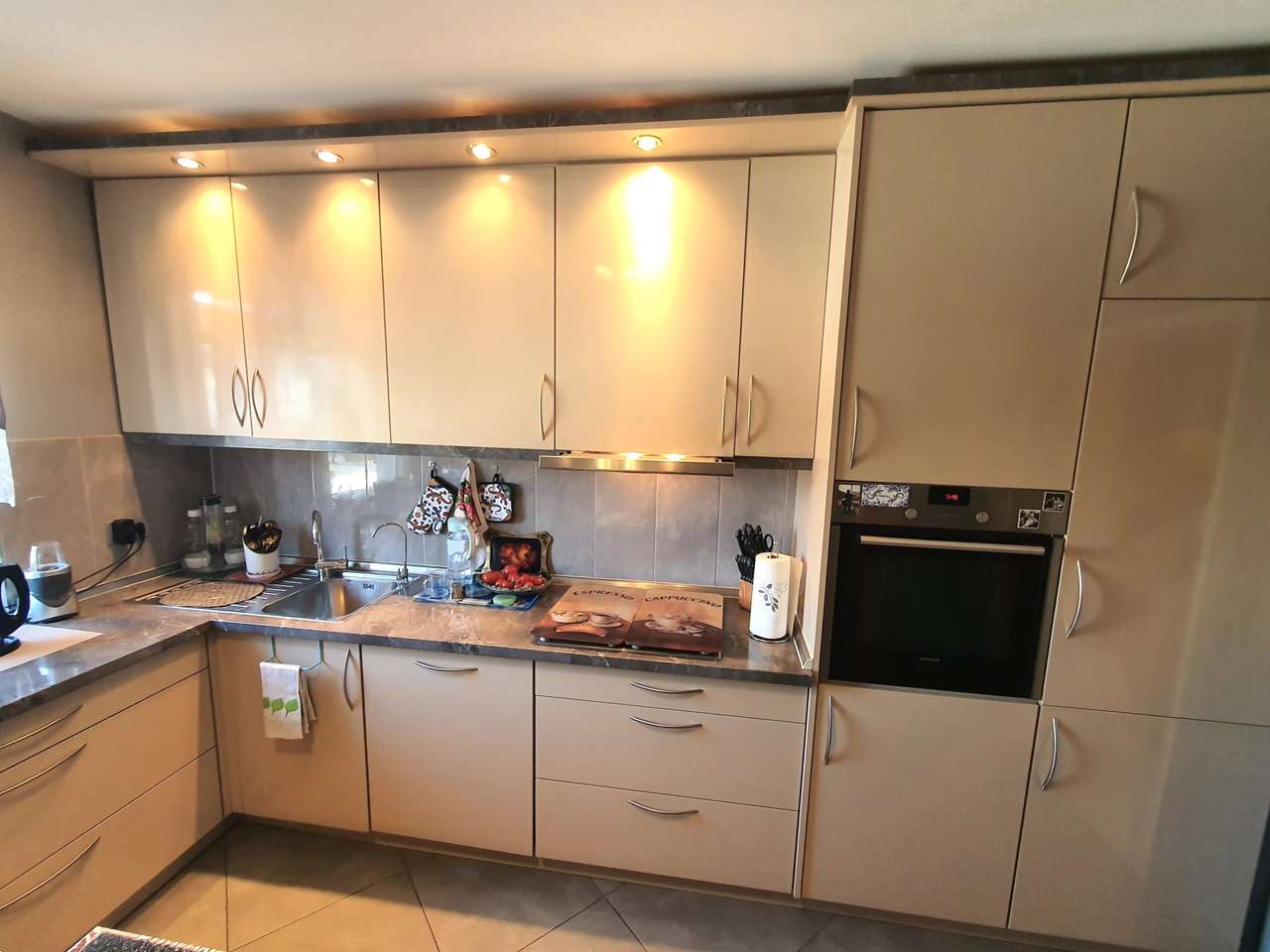 OBERTSHAUSEN:  NOTVERKAUF !  3 Zi. Büro  m. Balkon u. Duschbad - 100 % GEWERBLICHE NUTZUNG möglich