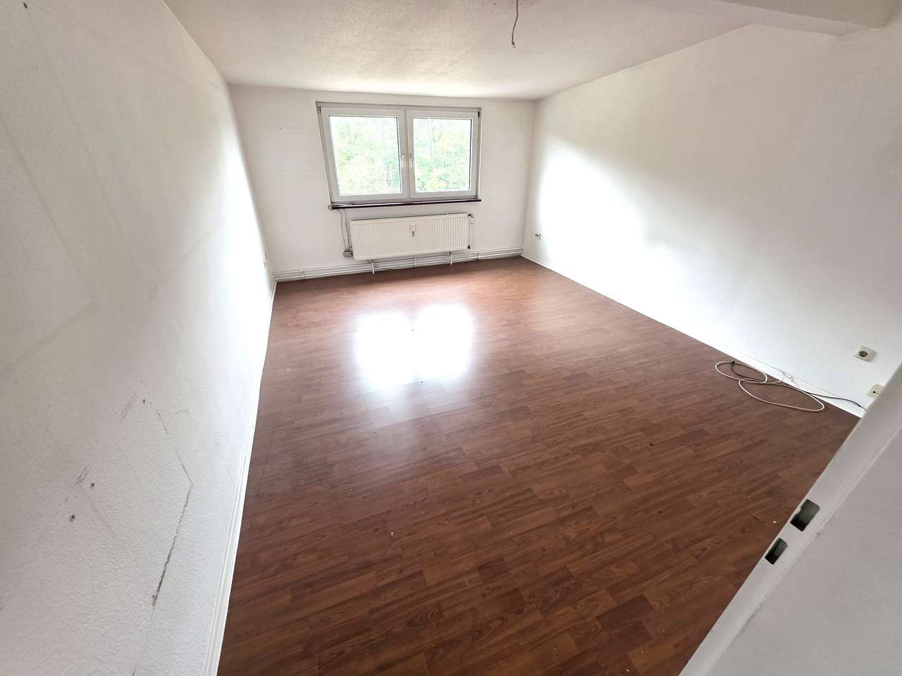 OBERTSHAUSEN:  2 Zi.Dachstudio m. Tageslichtbad