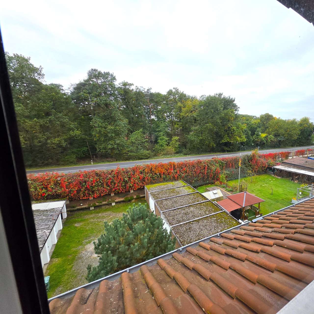 OBERTSHAUSEN:  2 Zi.Dachstudio m. Tageslichtbad