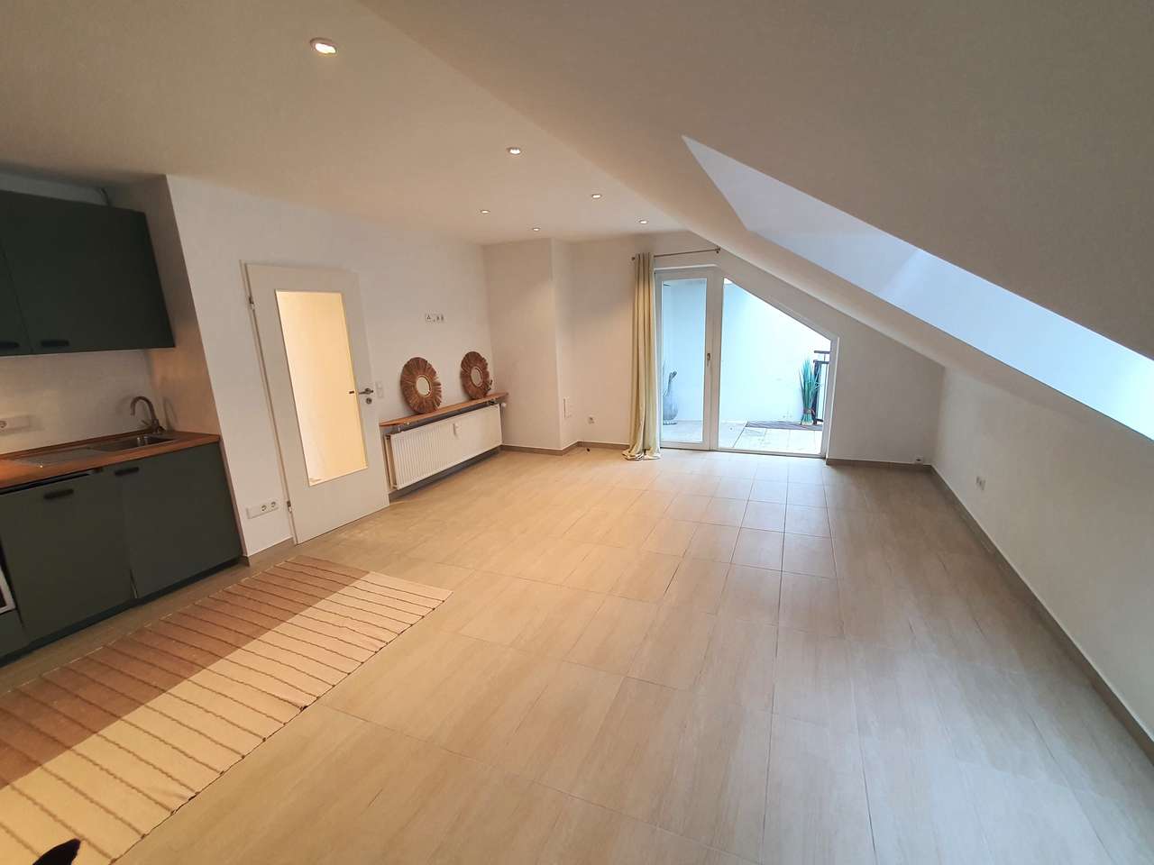 HEUSENSTAMM:  1 Zi.Dachstudio m. Balkon - EBK und TGL Bad