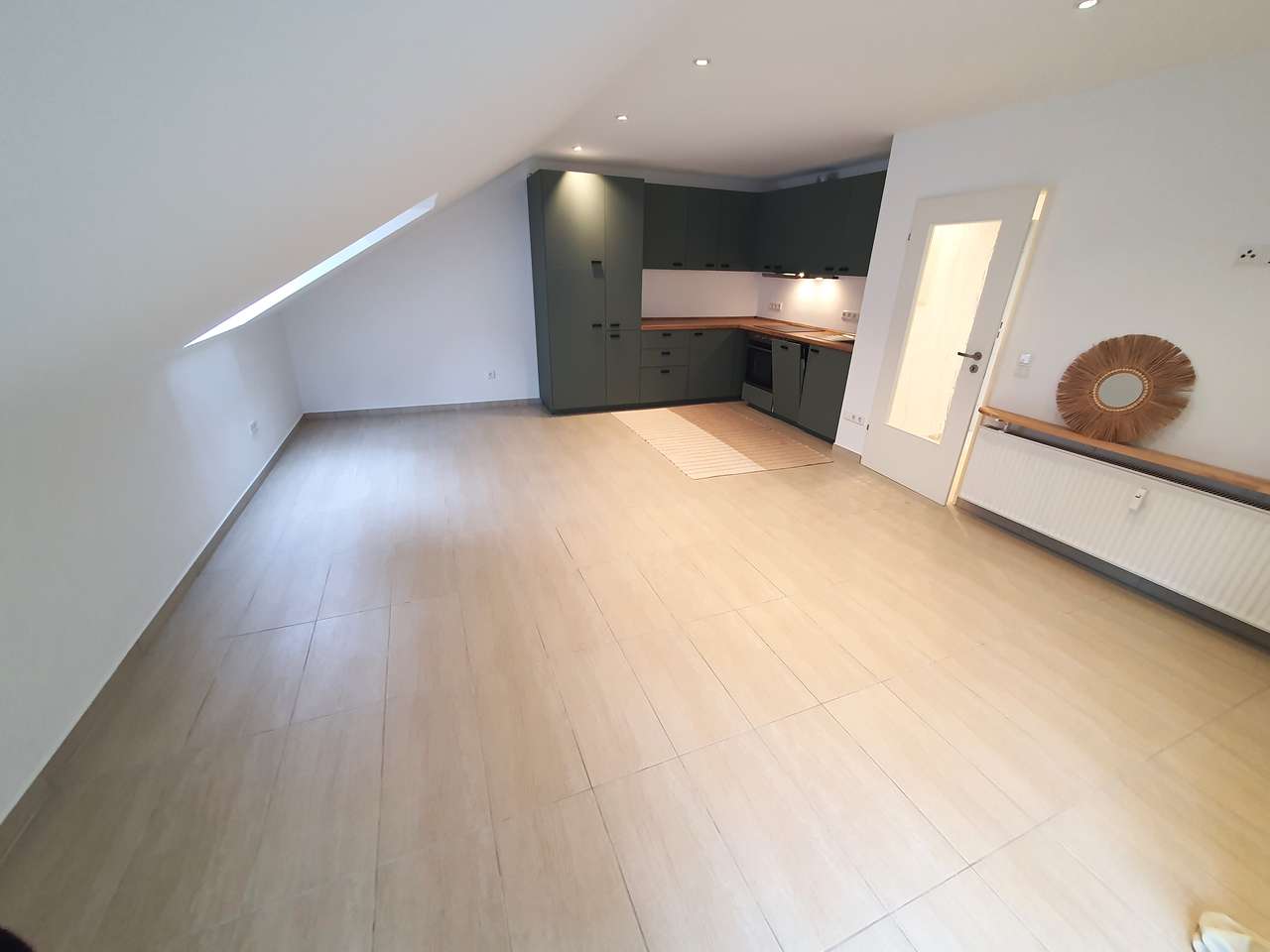 HEUSENSTAMM:  1 Zi.Dachstudio m. Balkon - EBK und TGL Bad