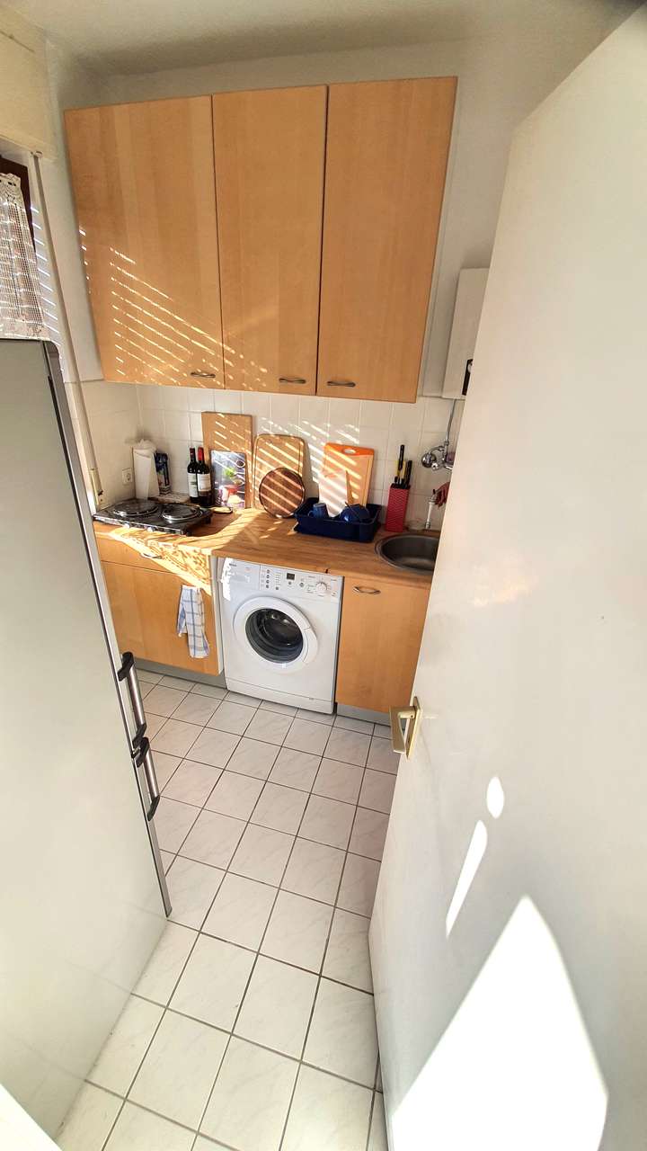 HEUSENSTAMM:  ACHTUNG SINGLES !!  1 Zi.Apartm. m. Balkon u. EBK