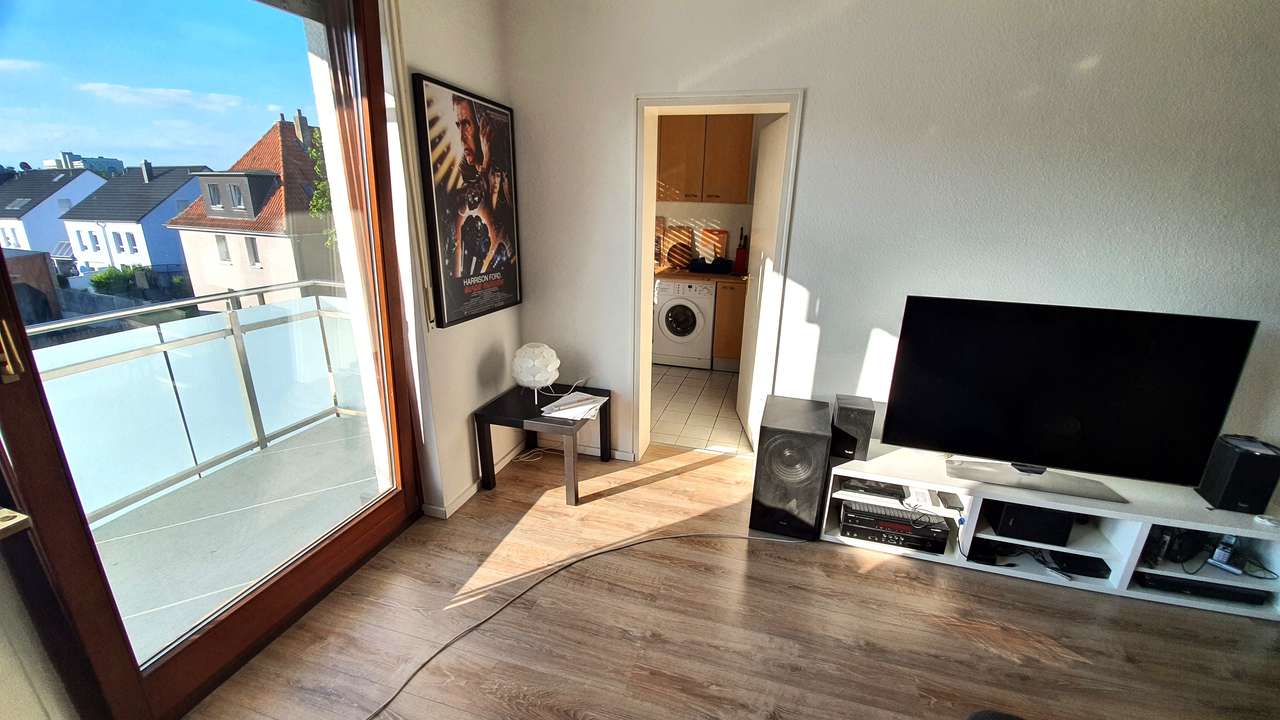 HEUSENSTAMM:  ACHTUNG SINGLES !!  1 Zi.Apartm. m. Balkon u. EBK