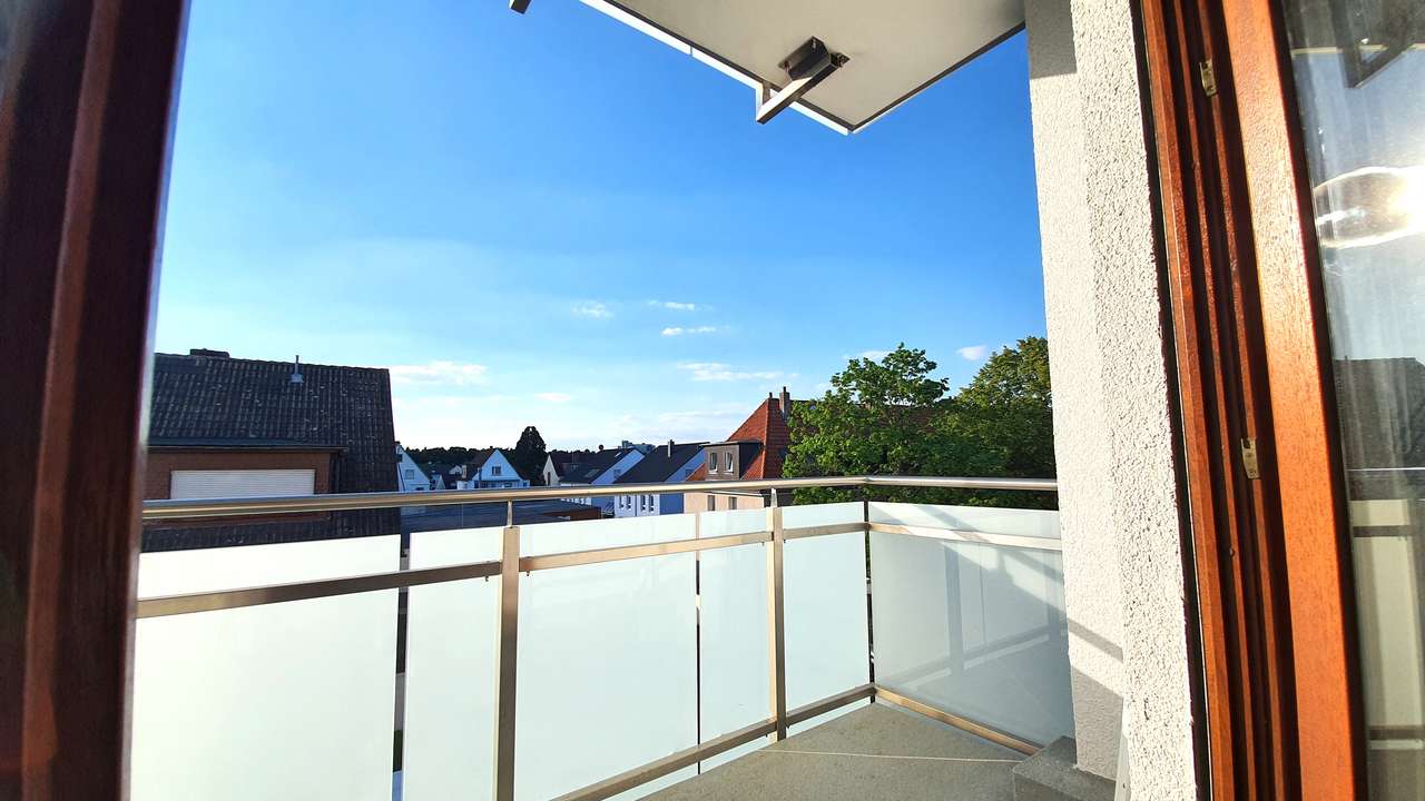 HEUSENSTAMM:  ACHTUNG SINGLES !!  1 Zi.Apartm. m. Balkon u. EBK