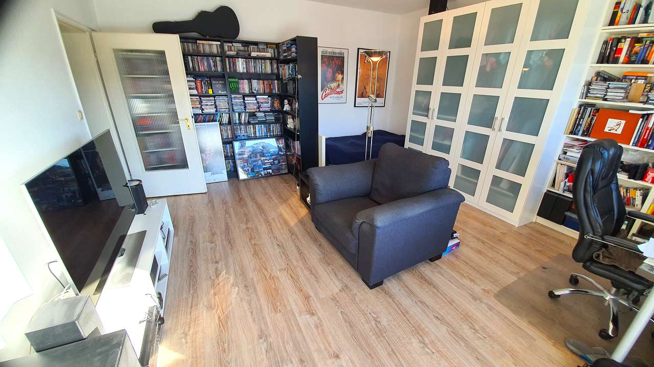 HEUSENSTAMM:  ACHTUNG SINGLES !!  1 Zi.Apartm. m. Balkon u. EBK