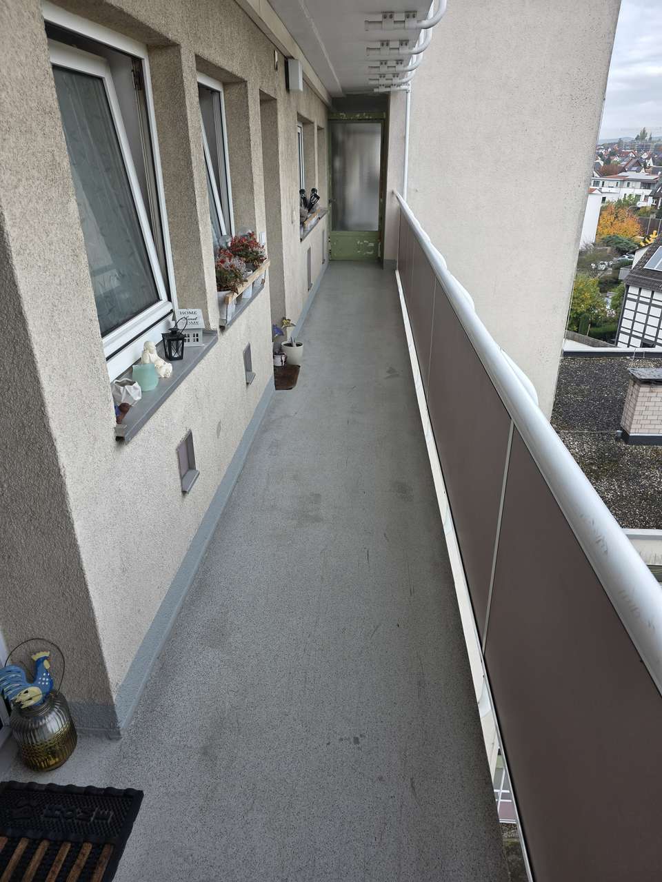 ESCHBORN:   1 Zi.App. m. Balkon