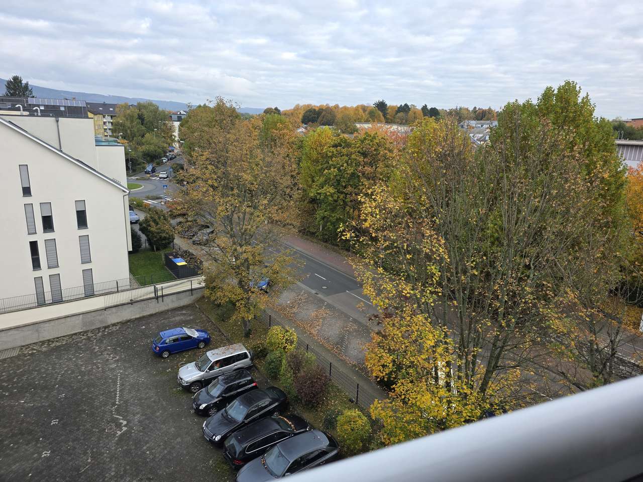 ESCHBORN:   1 Zi.App. m. Balkon