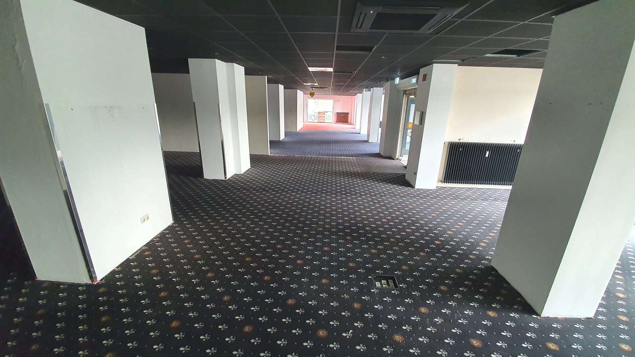 OF-AM KAISERLEI: Riesiges Ladengeschäft - teilbare Ausstellungs-/ Verkaufsfläche m. Schaufenster OF-AM KAISERLEI: Riesiges Ladengeschäft - teilbare Ausstellungs-/ Verkaufsfläche m. Schaufenster