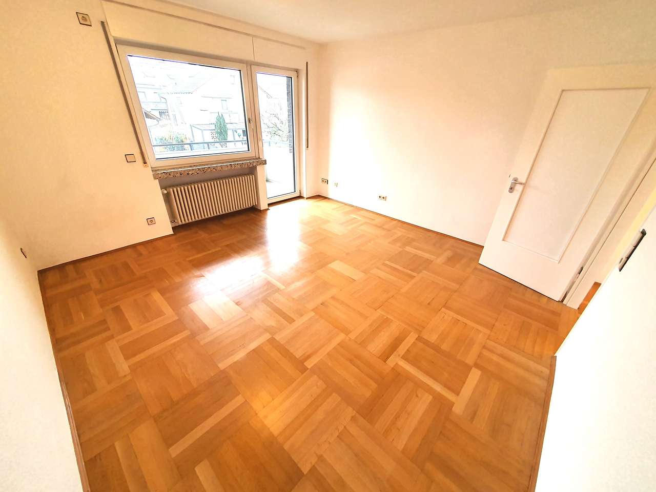 SELIGENSTADT: 1 ZW  m. Balkon - kl. Wohnanlage 