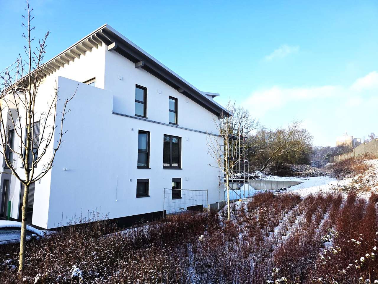 OF-BIEBER:  NEUBAU-2 Zi.Dachstudio m. Klimaanlage u. 2 Balkone 