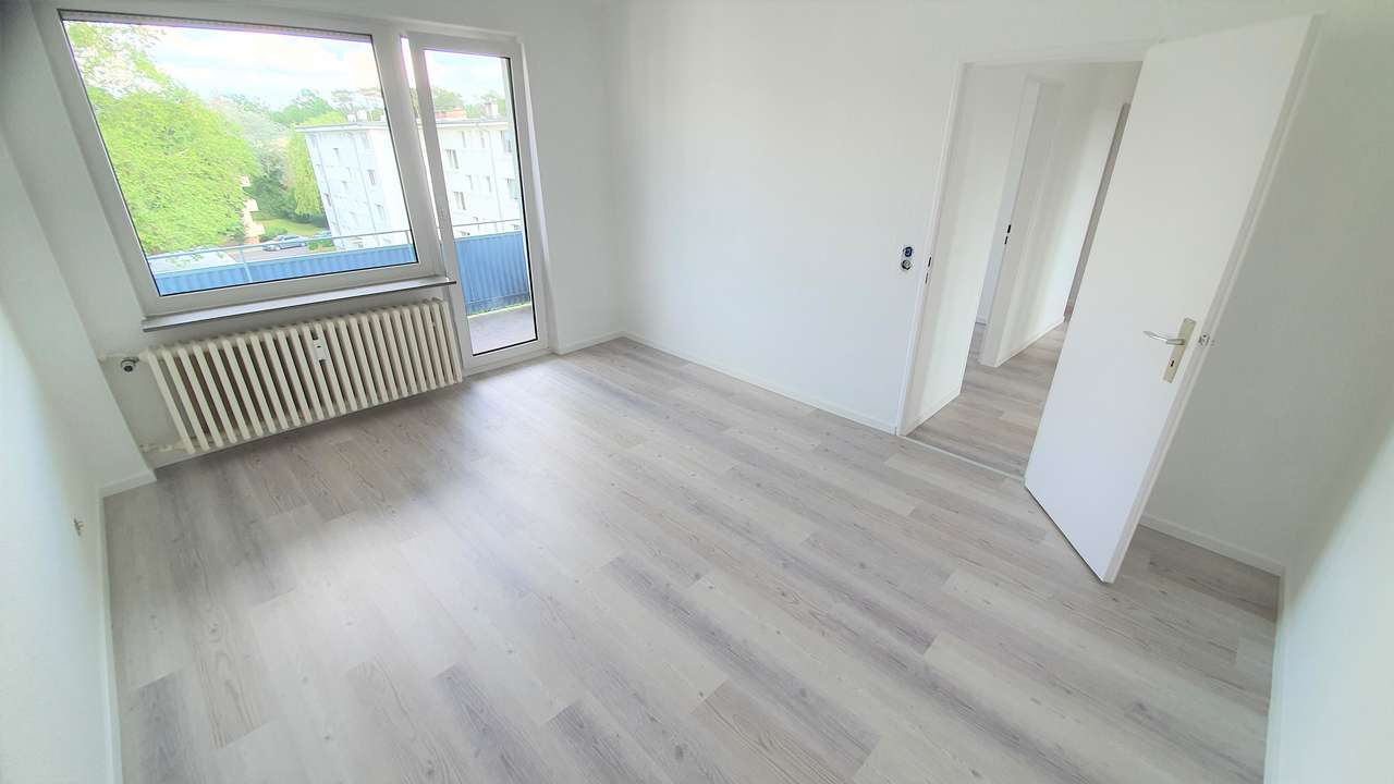 Schlafzimmer2 m.Balkon